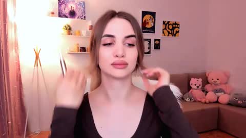 Snapshot of mellifluoustess chatting on 03/05/25, 11:38 Tessa online show from 03/05/25, 11:38