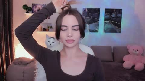 Tessa online show from 12/01/25, 02:16