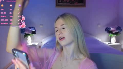 Snapshot of mellina_tey chatting on 03/04/26, 08:37 Mellina online show from 03/04/26, 08:37