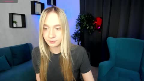 Snapshot of mellliissadrream chatting on 03/03/26, 01:12 mellliissadrream online show from 03/03/26, 01:12