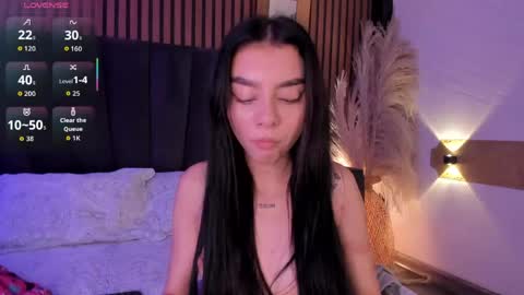 Snapshot of mellove_ chatting on 05/05/26, 04:53 Mel online show from 05/05/26, 04:53