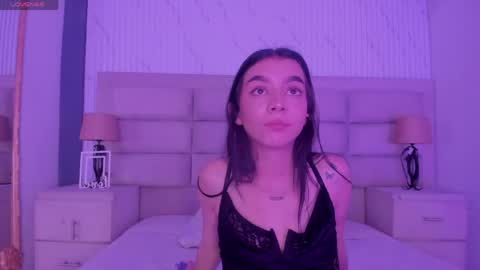 Snapshot of mellove_ chatting on 05/08/26, 10:48 Mel online show from 05/08/26, 10:48