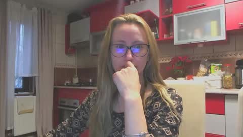 Melly online show from 02/03/25, 06:56