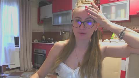 Melly online show from 02/10/25, 08:20