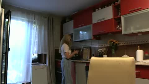 Melly online show from 09/09/25, 07:08