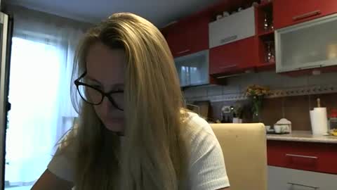 Melly online show from 09/11/25, 06:35