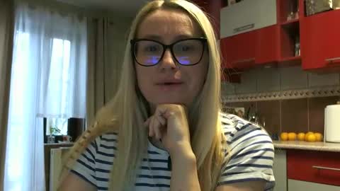 Snapshot of melly_rosey chatting on 01/15/26, 07:13 Melly online show from 01/15/26, 07:13