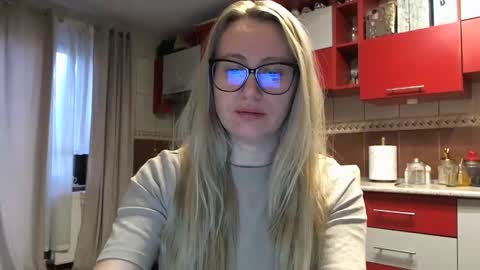 Snapshot of melly_rosey chatting on 02/03/26, 06:40 Melly online show from 02/03/26, 06:40