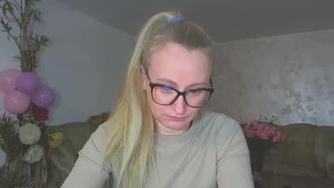 Snapshot of melly_rosey chatting on 02/17/26, 08:33 Melly online show from 02/17/26, 08:33