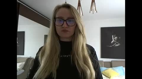 Snapshot of melly_rosey chatting on 02/21/26, 11:22 Melly online show from 02/21/26, 11:22