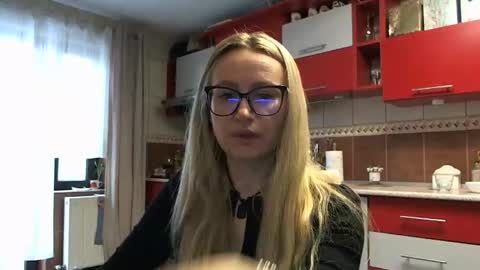 Snapshot of melly_rosey chatting on 02/26/26, 08:02 Melly online show from 02/26/26, 08:02