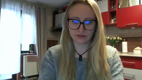 Snapshot of melly_rosey chatting on 03/03/26, 07:25 Melly online show from 03/03/26, 07:25