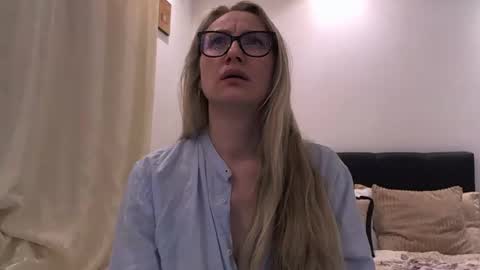 Snapshot of melly_rosey chatting on 03/08/26, 08:45 Melly online show from 03/08/26, 08:45