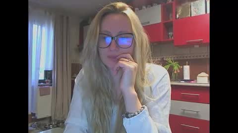 Snapshot of melly_rosey chatting on 03/10/26, 07:46 Melly online show from 03/10/26, 07:46