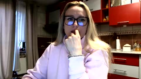 Snapshot of melly_rosey chatting on 03/13/26, 08:21 Melly online show from 03/13/26, 08:21