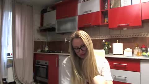 Snapshot of melly_rosey chatting on 03/25/26, 07:36 Melly online show from 03/25/26, 07:36