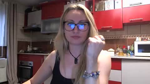 Snapshot of melly_rosey chatting on 03/29/26, 11:21 Melly online show from 03/29/26, 11:21