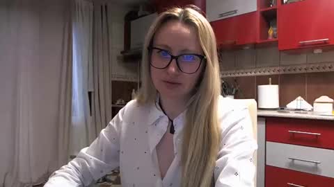 Snapshot of melly_rosey chatting on 03/30/26, 06:36 Melly online show from 03/30/26, 06:36