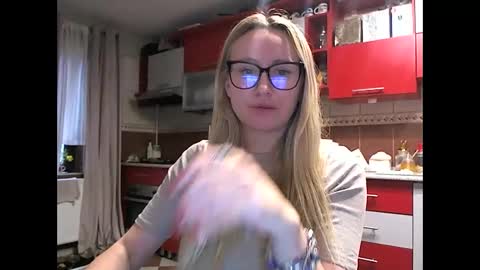 Snapshot of melly_rosey chatting on 03/31/26, 07:09 Melly online show from 03/31/26, 07:09