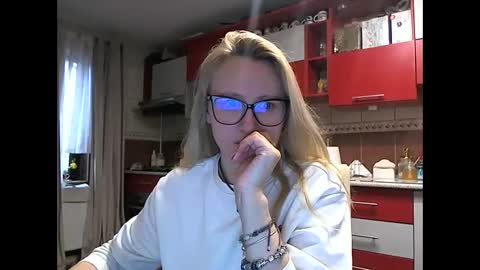 Snapshot of melly_rosey chatting on 04/01/26, 06:25 Melly online show from 04/01/26, 06:25