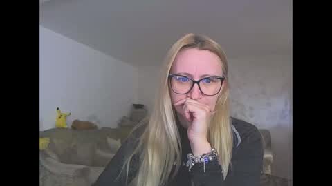 Snapshot of melly_rosey chatting on 04/06/26, 06:58 Melly online show from 04/06/26, 06:58