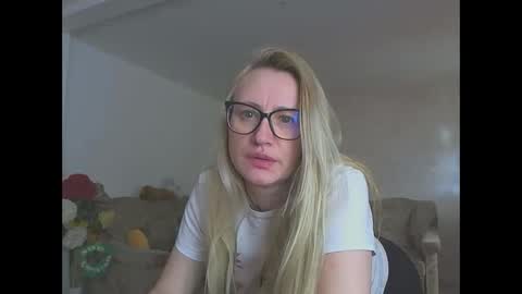 Snapshot of melly_rosey chatting on 04/11/26, 08:29 Melly online show from 04/11/26, 08:29