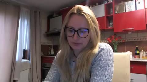 Snapshot of melly_rosey chatting on 04/21/26, 06:52 Melly online show from 04/21/26, 06:52