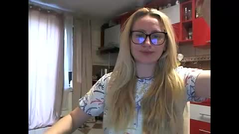 Snapshot of melly_rosey chatting on 05/07/26, 02:55 Melly online show from 05/07/26, 02:55