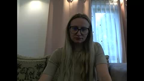 Snapshot of melly_rosey chatting on 06/06/26, 07:13 Melly online show from 06/06/26, 07:13
