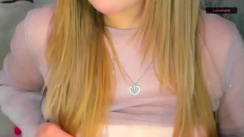 MelMooon online show from 12/16/24, 05:11