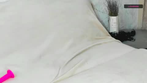 MelMooon online show from 12/19/24, 02:13