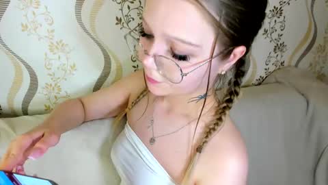 MelMooon online show from 09/09/25, 07:02