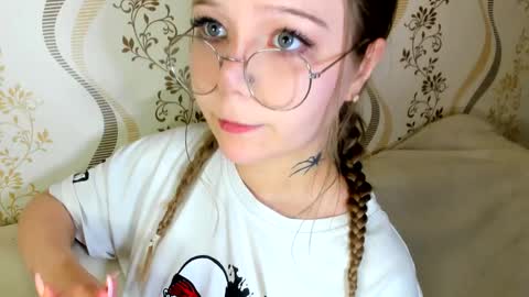 MelMooon online show from 10/12/25, 05:34