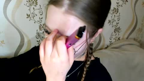 MelMooon online show from 10/29/25, 03:14