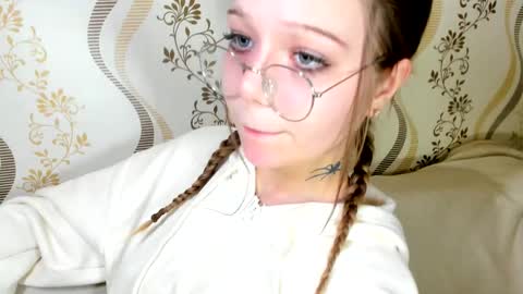 MelMooon online show from 11/11/25, 07:03