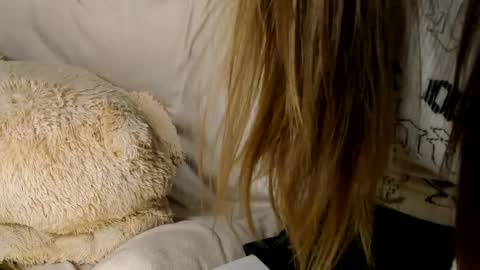 MelMooon online show from 03/29/26, 08:42