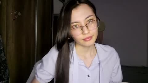 Snapshot of melodeehayden chatting on 05/27/26, 03:42 Nika online show from 05/27/26, 03:42