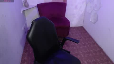 Snapshot of melodi_velasquez chatting on 06/19/26, 04:28 Melody online show from 06/19/26, 04:28