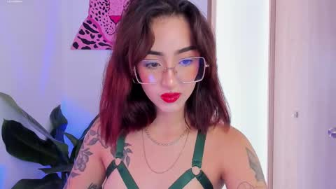 Snapshot of melodie_roy chatting on 02/12/25, 05:05 Melodie Roy 999 online show from 02/12/25, 05:05