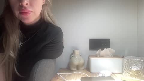 Melodie online show from 10/22/25, 03:56