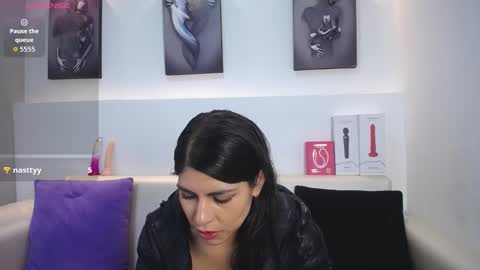 Snapshot of melodiroux_ chatting on 01/06/26, 01:26 Melodi online show from 01/06/26, 01:26