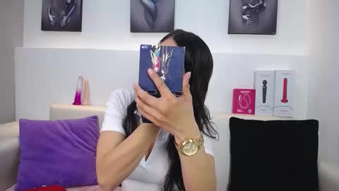 Snapshot of melodiroux_ chatting on 01/15/26, 01:05 Melodi online show from 01/15/26, 01:05