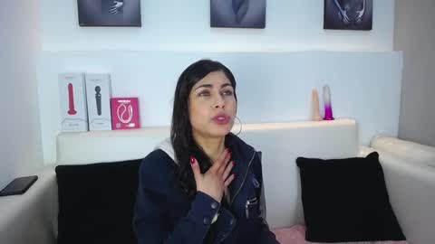 Snapshot of melodiroux_ chatting on 02/03/26, 12:32 Melodi online show from 02/03/26, 12:32