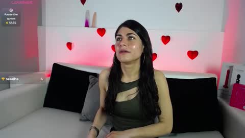 Snapshot of melodiroux_ chatting on 02/27/26, 02:28 Melodi online show from 02/27/26, 02:28