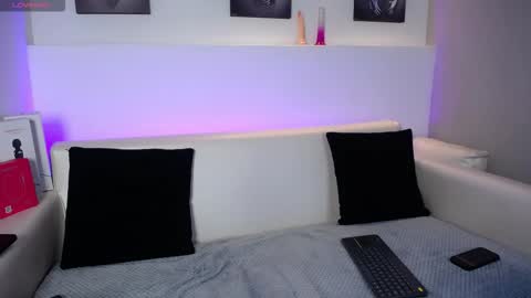 Snapshot of melodiroux_ chatting on 03/17/26, 01:36 Melodi online show from 03/17/26, 01:36