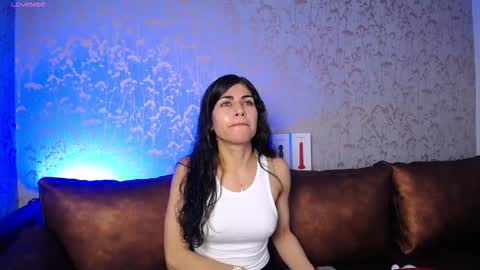 Snapshot of melodiroux_ chatting on 03/23/26, 01:37 Melodi online show from 03/23/26, 01:37