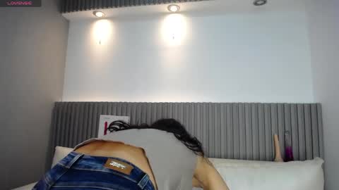 Snapshot of melodiroux_ chatting on 04/23/26, 02:08 Melodi online show from 04/23/26, 02:08