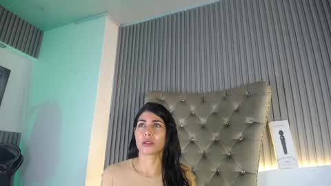Snapshot of melodiroux_ chatting on 05/07/26, 01:16 Melodi online show from 05/07/26, 01:16