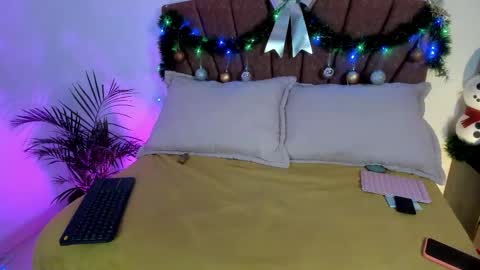 Snapshot of melody_bonnie22 chatting on 12/19/25, 11:17 Leslie online show from 12/19/25, 11:17