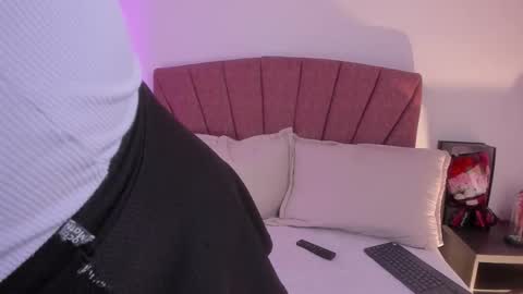 Snapshot of melody_bonnie22 chatting on 01/08/26, 11:23 Leslie online show from 01/08/26, 11:23